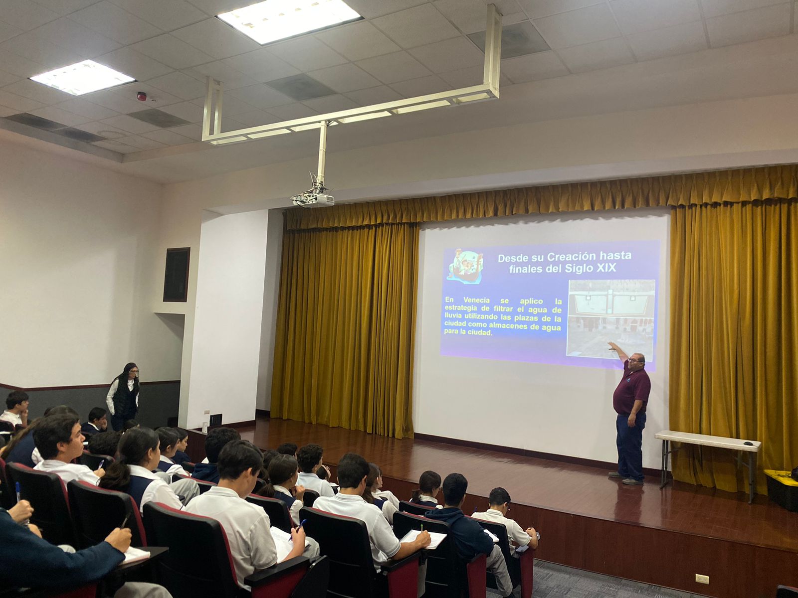 PLÁTICA ESCOLAR EN INSTITUTO SENDA.